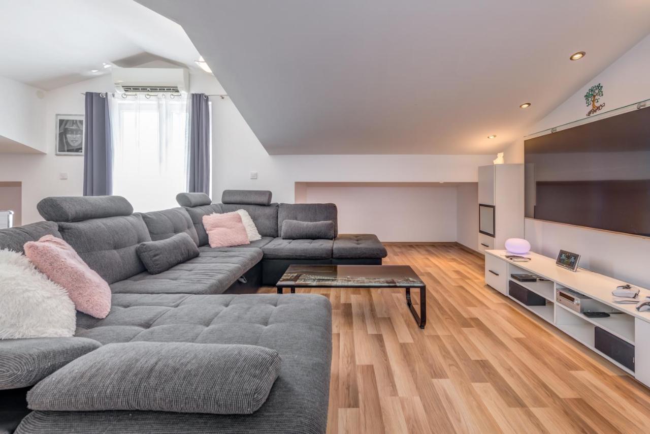 Summer Orchid - Spacious Duplex By The Beach & Ps5 Stobreč 外观 照片